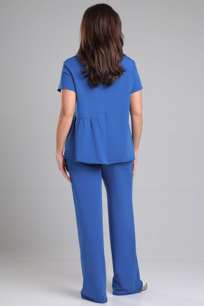 Комплект из футболки и брюк из трикотажа с горизонтальными подрезами LeNata 20399 лазурный - фото 5