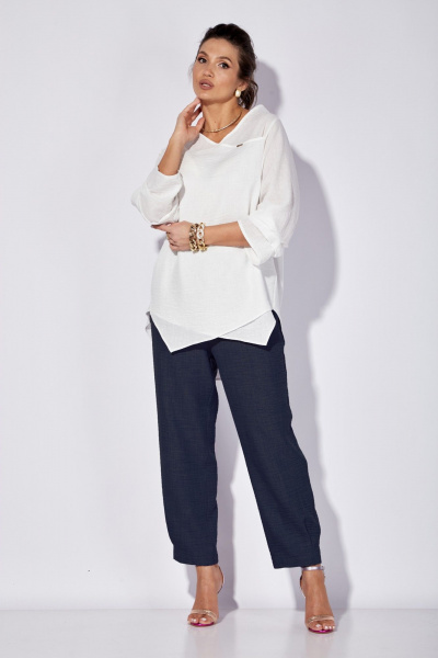 Летний комплект из блузы-рубашки из текстиля и зауженных брюк Anastasia 1101 белый/темно-синий - фото 1