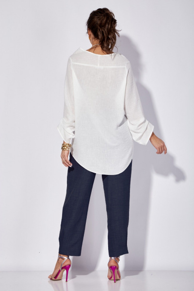 Летний комплект из блузы-рубашки из текстиля и зауженных брюк Anastasia 1101 белый/темно-синий - фото 3