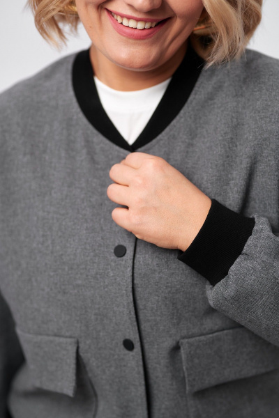 Бомбер оверсайз с классическим стилем и мягким текстилем AMUARt 1004-1 серый - фото 15