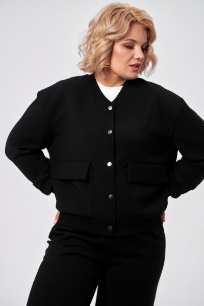 Бомбер черный оверсайз с комфортной посадкой и текстильной отделкой AMUARt 1004 черный - фото 14