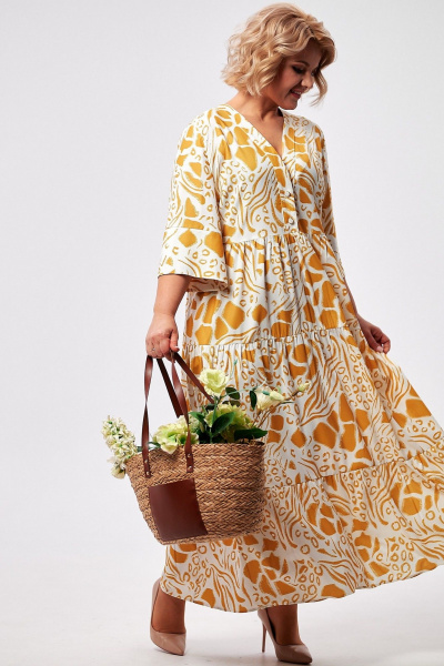 Платье макси с воланами и застежкой на пуговицы AMUARt 1008 горчица+белый - фото 10