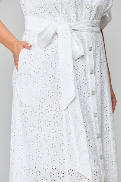 Платье из хлопка с кокетками и карманами AMUARt 1010-1 белый - фото 17