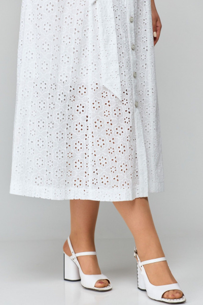 Платье из хлопка с кокетками и карманами AMUARt 1010-1 белый - фото 16