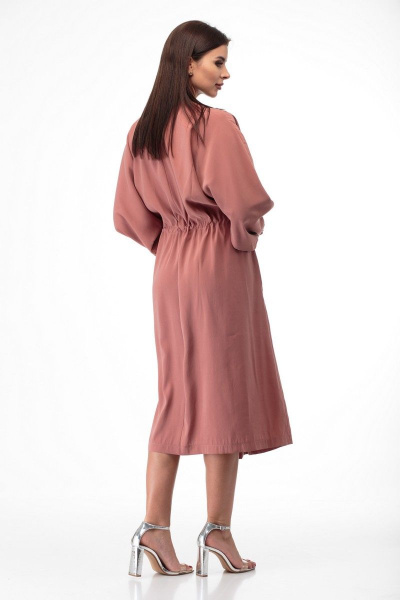 Oversize платье из текстиля с кулиской и лодочным вырезом Anelli 884 терракот - фото 7