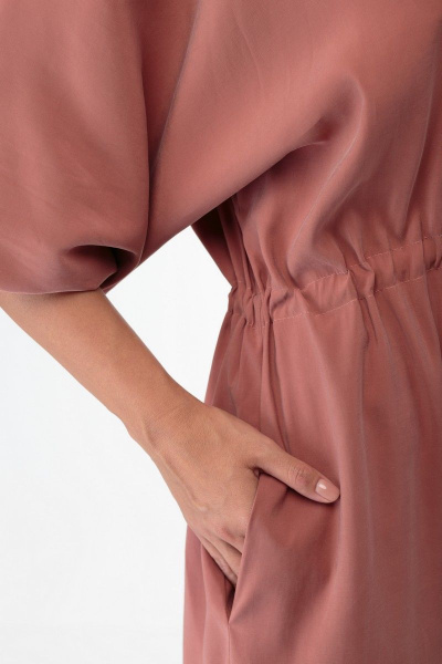 Oversize платье из текстиля с кулиской и лодочным вырезом Anelli 884 терракот - фото 3