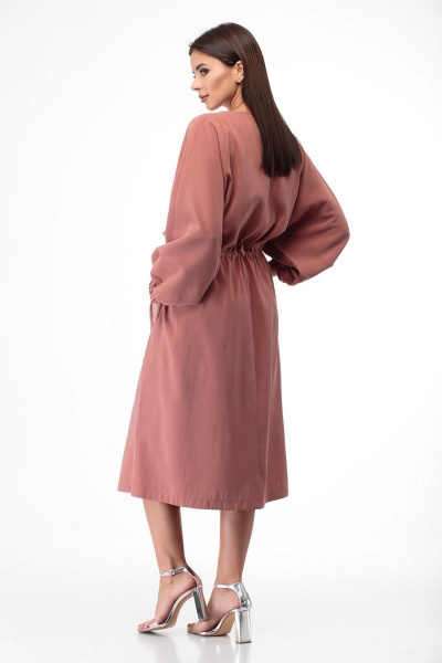 Oversize платье из текстиля с кулиской и лодочным вырезом Anelli 884 терракот - фото 2