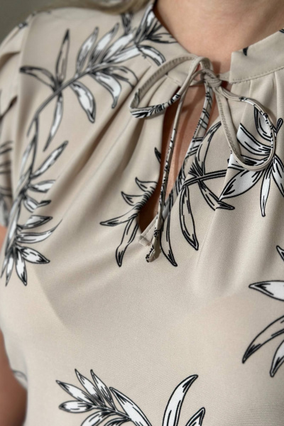 Бежевая блуза из масло-вискозы с воротником и подплечниками LindaLux 1-451 бежевые_пальмы - фото 5