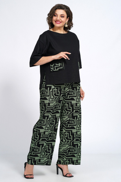 Костюм из блузки и брюк с декоративным клапаном из вискозы, льна и трикотажа Пинск-Стиль 135 черный_зеленый_геометрия - фото 8