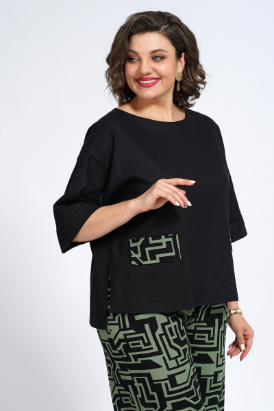 Костюм из блузки и брюк с декоративным клапаном из вискозы, льна и трикотажа Пинск-Стиль 135 черный_зеленый_геометрия - фото 3