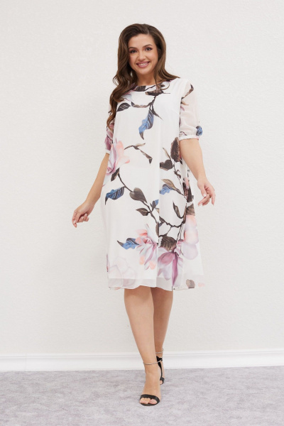 Белое платье на подкладке с кружевными деталями и розовым поясом Mislana С953 крупный цветок - фото 2