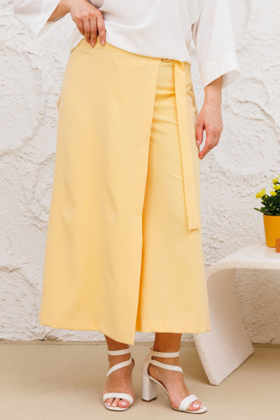 Женские брюки-кюлоты с запахом и поясом на пряжке Michel chic 827/1 светло-желтый - фото 2