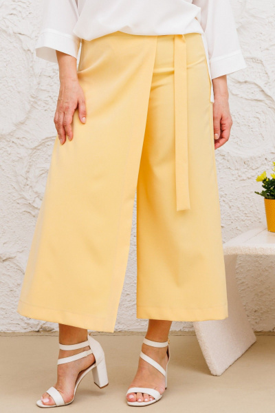 Женские брюки-кюлоты с запахом и поясом на пряжке Michel chic 827/1 светло-желтый - фото 1