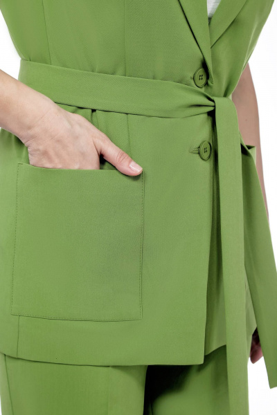 Деловой женский костюм из текстиля с жилетом и брюками Gold Style 2548 зеленый - фото 7