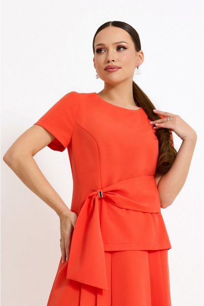 Оранжевый юбочный костюм с блузой и складками Lissana 4904 оранжевый - фото 3