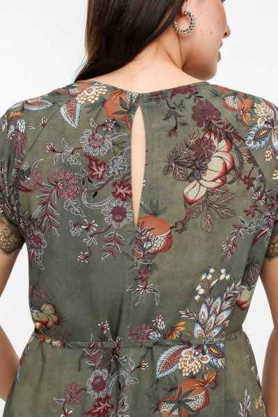 Летнее платье с рукавом-регланом и кружевом из штапеля La rouge 5459 хаки-набивной - фото 9