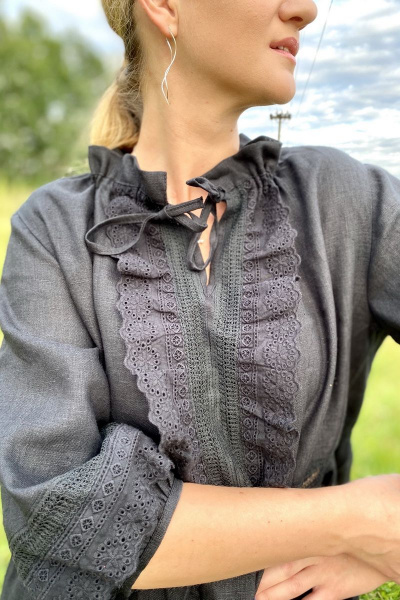 Многоярусное льняное платие миди с кружевной и швейной отделкой Pavlova 061 - фото 4