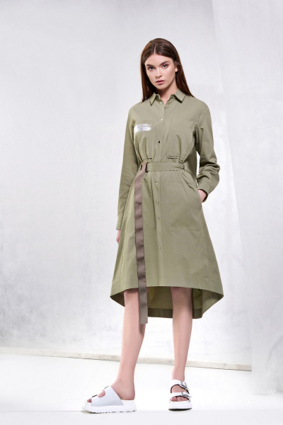 Платье из текстиля зеленое для летнего образа Motif 1129 олива - фото 1