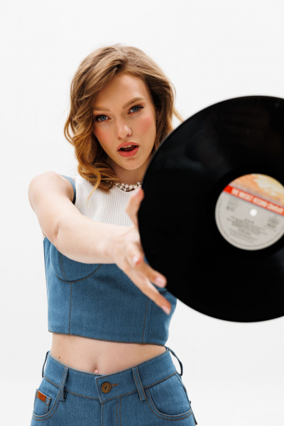 Летний джинсовый топ-корсет с регулируемыми бретелями EOLA 2603 темно-голубой - фото 10