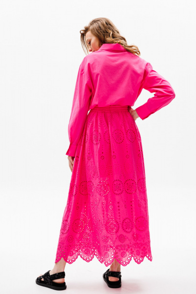 Розовая оверсайз блуза из плательно-блузочной ткани EOLA 2631.1 малина - фото 7