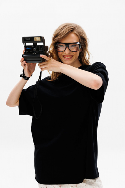 Черная футболка крупного трикотажа oversize EOLA 2645 черный - фото 6