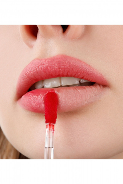 Тинт для губ с матовым эффектом и увлажняющим комплексом LUXVISAGE LIP_TINT_AQUA_GEL_hyaluron_complex 02 красный (sexy red) - фото 3