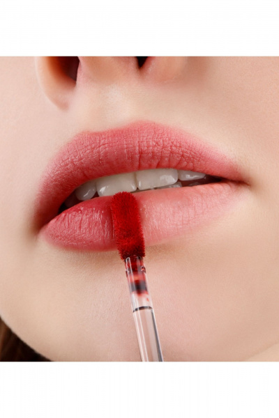Тинт для губ с высоким пигментом и увлажняющей формулой LUXVISAGE LIP_TINT_AQUA_GEL_hyaluron_complex 04 бордовый (rosewood) - фото 3