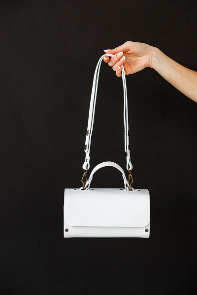 Белая кожаная сумка через плечо с деревянными вставками Because KVADRO WHITE - фото 12