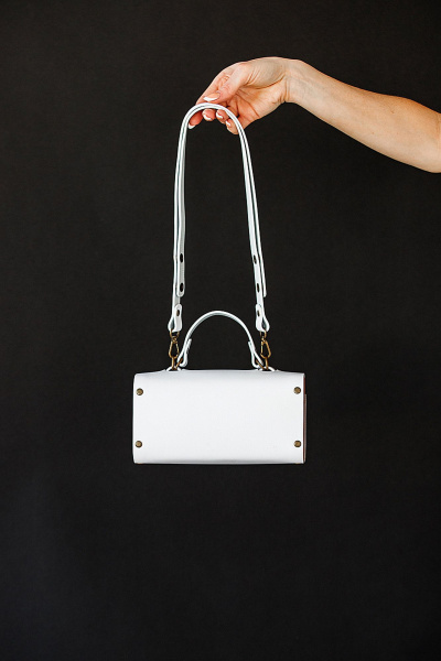 Белая кожаная сумка через плечо с деревянными вставками Because KVADRO WHITE - фото 11