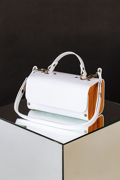 Белая кожаная сумка через плечо с деревянными вставками Because KVADRO WHITE - фото 1