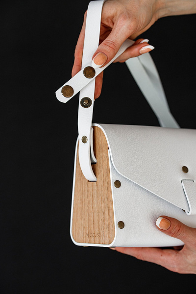 Кожаная сумка через плечо с деревянными вставками красная Because MISHEL WHITE - фото 8