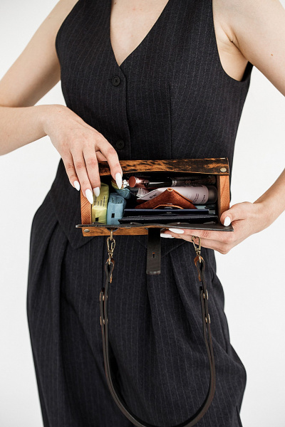 Коричневая кожаная сумка через плечо с деревянными вставками Because TUB-VINTAGE TERRACOT - фото 5