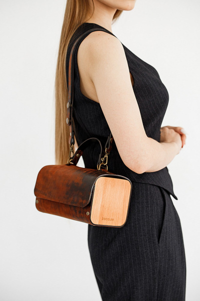 Коричневая кожаная сумка через плечо с деревянными вставками Because KVADRO-VINTAGE TERRACOT - фото 6