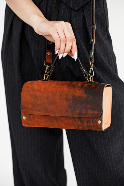 Коричневая кожаная сумка через плечо с деревянными вставками Because KVADRO-VINTAGE TERRACOT - фото 5