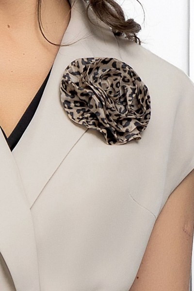 Бежевый брючный костюм с жилетом, фасон прямой, капсульный стиль Gold Style 2612 бежевый - фото 10