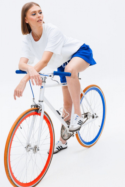 Белая и черная спортивная футболка с печатью и бейками GO F1007/01-01 - фото 2