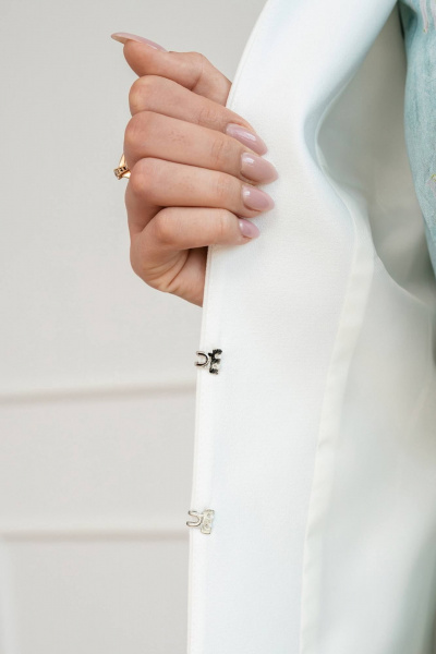 Укороченный жакет из текстиля в деловом стиле LADO 5005-2 - фото 8