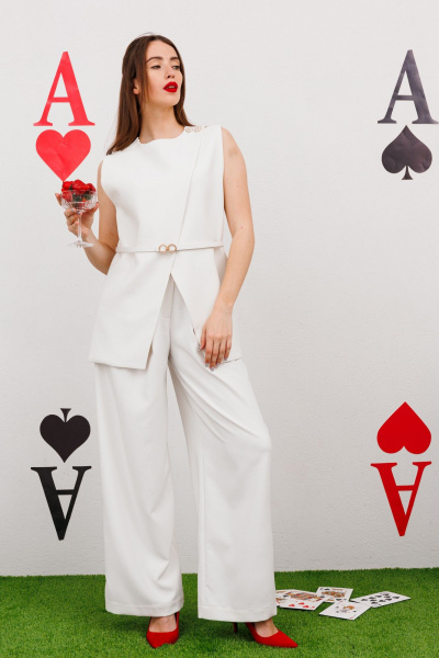 Жилет на запах из текстиля с застежкой-петлями NikVa 543-1 молоко - фото 1