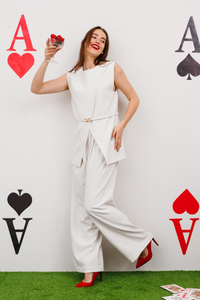 Жилет на запах из текстиля с застежкой-петлями NikVa 543-1 молоко - фото 5