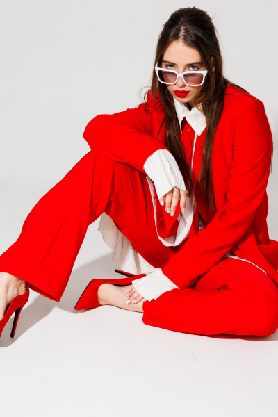 Костюм 3-ка из текстиля с приталенным жакетом и брюками NikVa 548-1 красный - фото 8