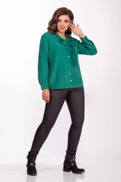 Блуза прямого силуэта на пуговицах с воротником-бантом Anna Majewska 1390 изумруд - фото 2