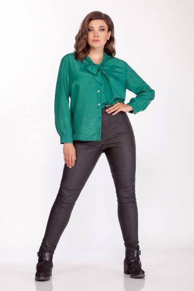 Блуза прямого силуэта на пуговицах с воротником-бантом Anna Majewska 1390 изумруд - фото 4