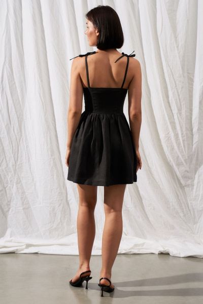 Леновый мини сарафан с вырезом и бретелями завязками Puella 3007 черный_Викки - фото 6