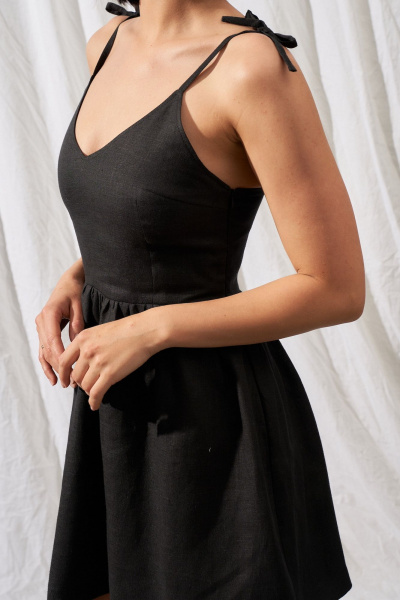 Леновый мини сарафан с вырезом и бретелями завязками Puella 3007 черный_Викки - фото 4