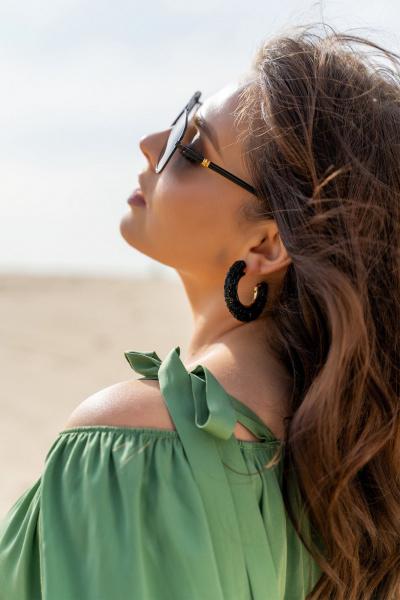 Платье из вискозы на бретелях с кружевами и сборками Andina 830 олива - фото 10