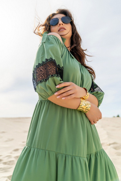 Платье из вискозы на бретелях с кружевами и сборками Andina 830 олива - фото 2