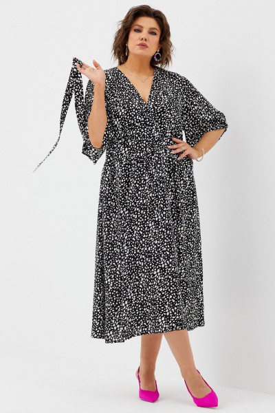 Легкое удлиненное платье с V-образным вырезом из вискозы BegiModa 1035 черно-белый - фото 1