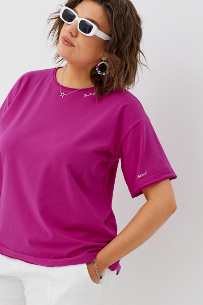 Современная трикотажная футболка с открытым срезом BegiModa 4094 малиновый - фото 7