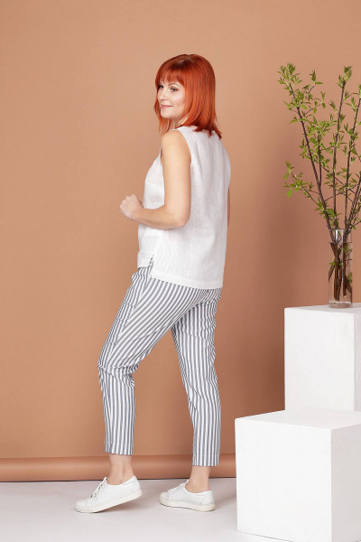 Брюки прямые свободные из текстиля с поясом на резинке Соджи 443 белый+голубой - фото 3