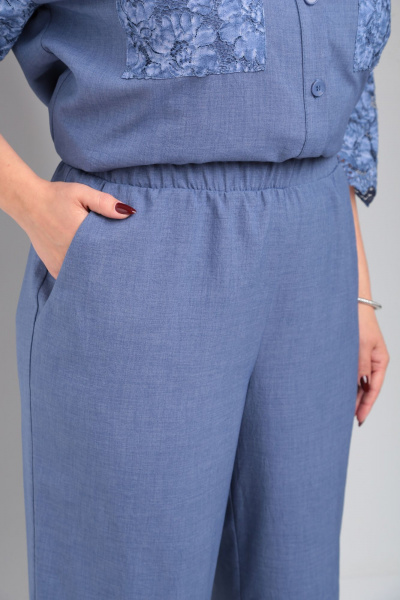 Брючный костюм из льна с кружевными вставками и карманами OVERYOU М147 джинсовый - фото 7
